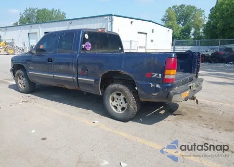 2000 Chevrolet Silverado 1500 Ls z USA, uszkodzony, nr VIN 1GCEK19T0YE388896